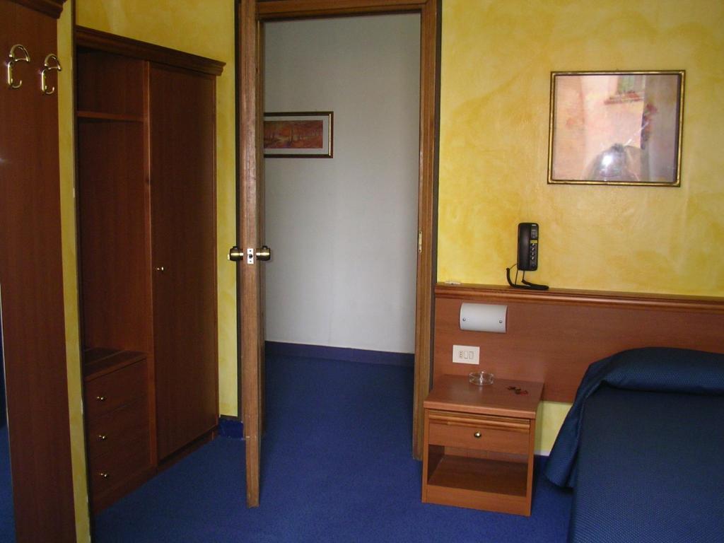 Albergo Cristallo Λενιάνο Δωμάτιο φωτογραφία