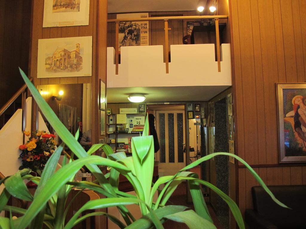Albergo Cristallo Λενιάνο Εξωτερικό φωτογραφία